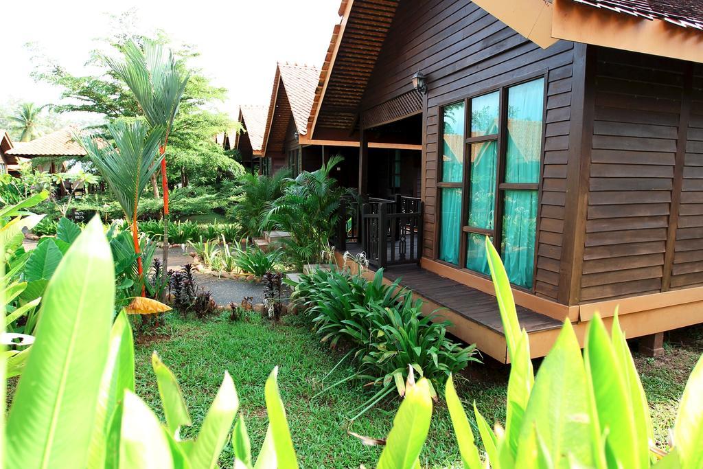 The Manor Beach Resort Besut Kampung Kuala Besut Exterior foto